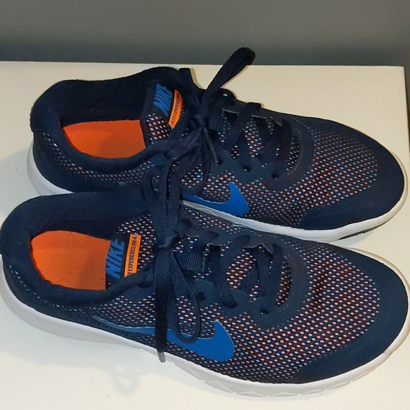 Nike Other - 👟Nike shoes 4 Youth